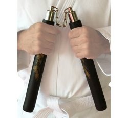 Nunchaku en mousse avec roulement à billes