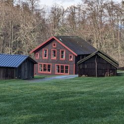 Whidbey Farmhouse Option A: Farmhouse Single Room (shared room as a single)