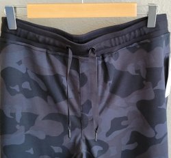 Manduka Black HEAVY CAMO Rechargeable Short