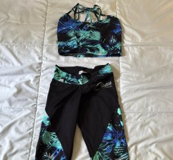 Woman's Top & Leggings - Black/Jungle