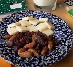 Cheese, fruit and nut snack