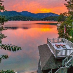 Lake Lure Retreat (SHARED ROOM)